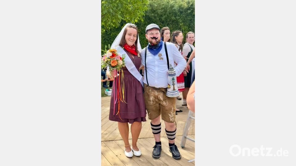 Das neue Steiningloher Oberkirwapaar heißt Sophia Pfab und Jonas Weiß. Bild: Romy Mader
