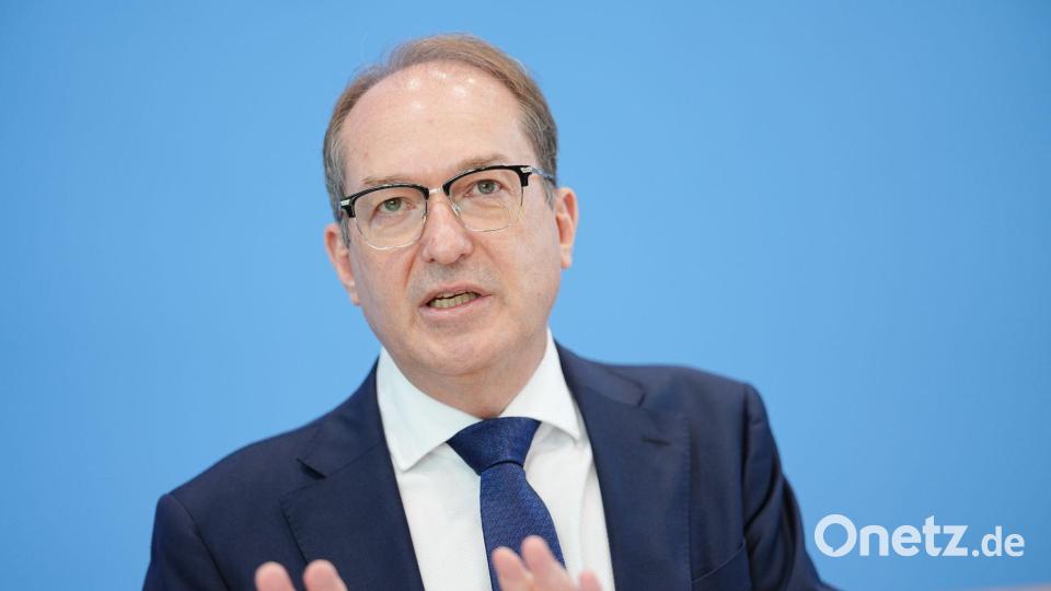 Innenminister Dobrindt sieht zunächst keinen Handlungsbedarf. (Archivbild) Bild: Kay Nietfeld/dpa