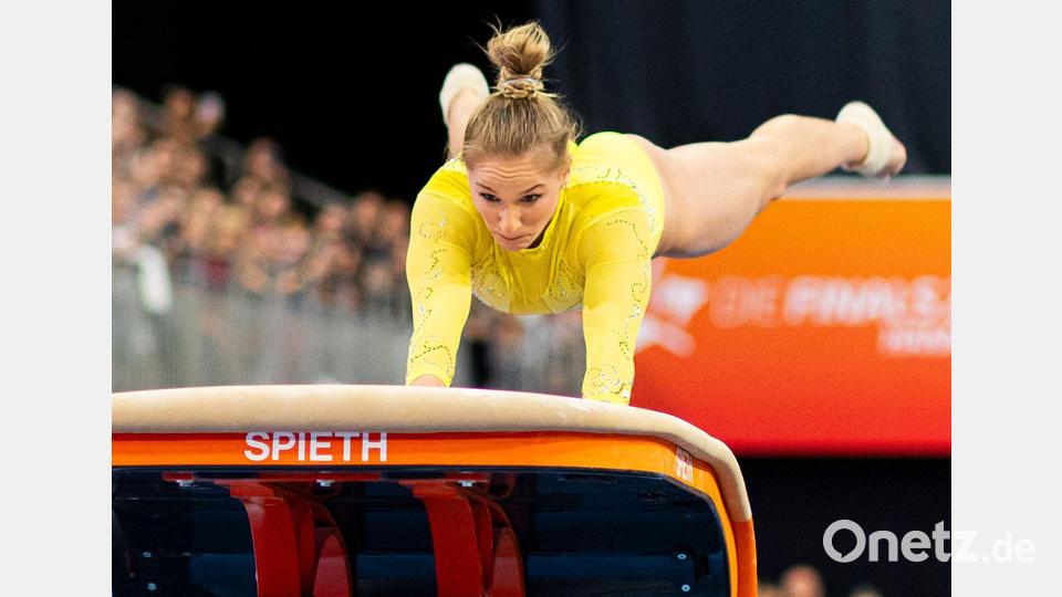 Am Sprung eine Klasse für sich: Karina Schönmaier. Bild: Michael Matthey/dpa