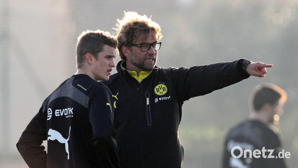 Jürgen Klopp und sein Ex-Spieler Sven Bender (l), nun einer seiner Co-Trainer beim DFB. Bild: Kevin Kurek/dpa