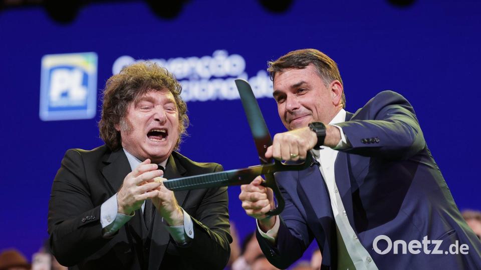 Argentiniens ultraliberaler Präsident Javier Milei (l) nahm an der Veranstaltung teil. Bild: Ettore Chiereguini/AP/dpa