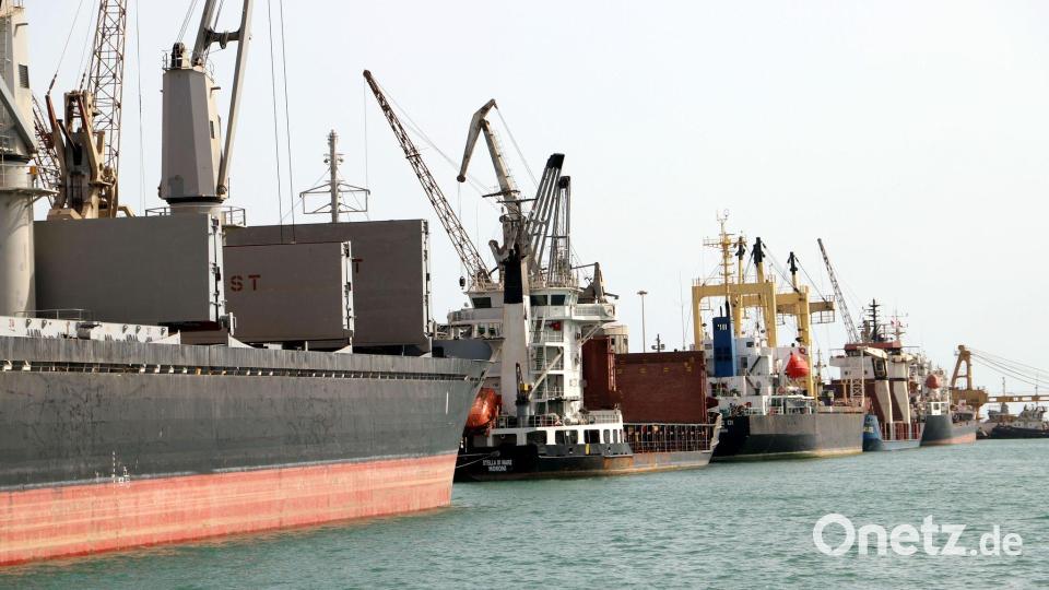 Anwohner berichteten von Luftangriffen und Explosionen in der Umgebung des Hafens Hudaida. (Archivbild) Bild: ---/XinHua/dpa
