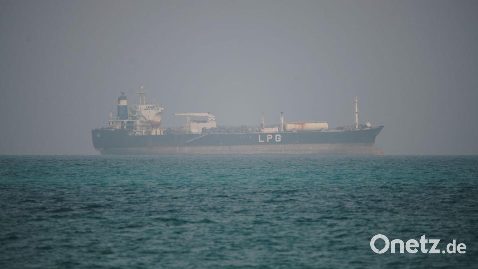 Erneut wurde ein Schiff im Roten Meer attackiert. (Archivbild) Bild: Abdulnasser Alseddik/AP/dpa