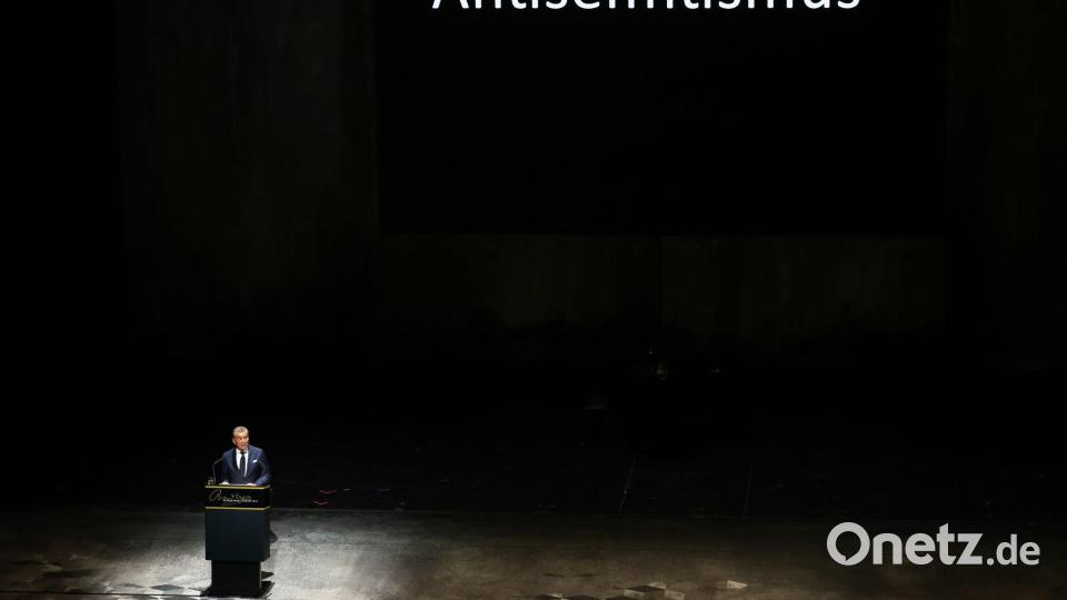 Friedman bei seiner Rede im Festspielhaus. Bild: Daniel Löb/dpa