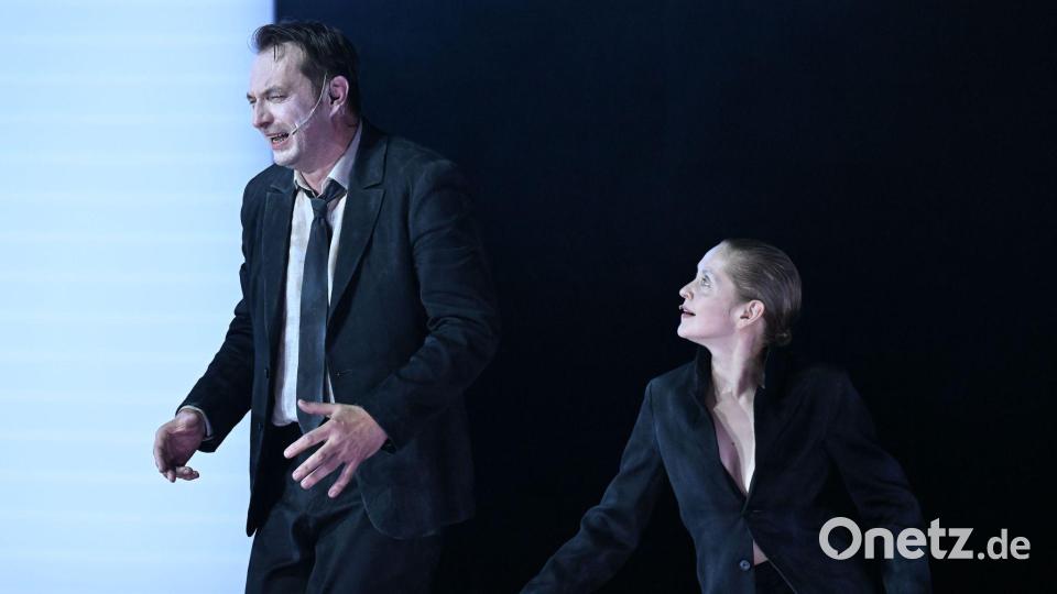 „Faust I“ wurde von Ulrich Rasche für die Salzburger Festspiele neu inszeniert. Bild: Barbara Gindl/APA/dpa