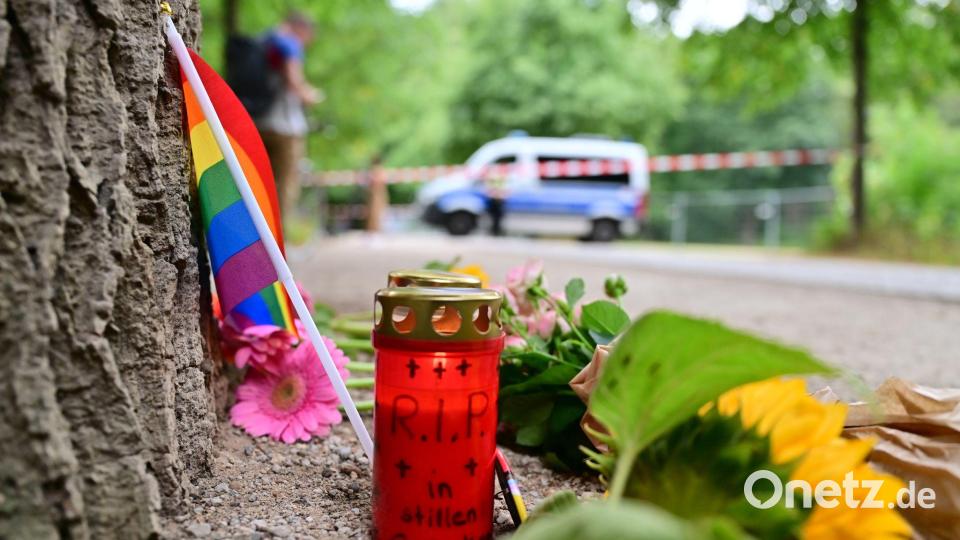 Nach dem Angriff auf den CSD wird an die Opfer erinnert. Bild: Sebastian Gollnow/dpa