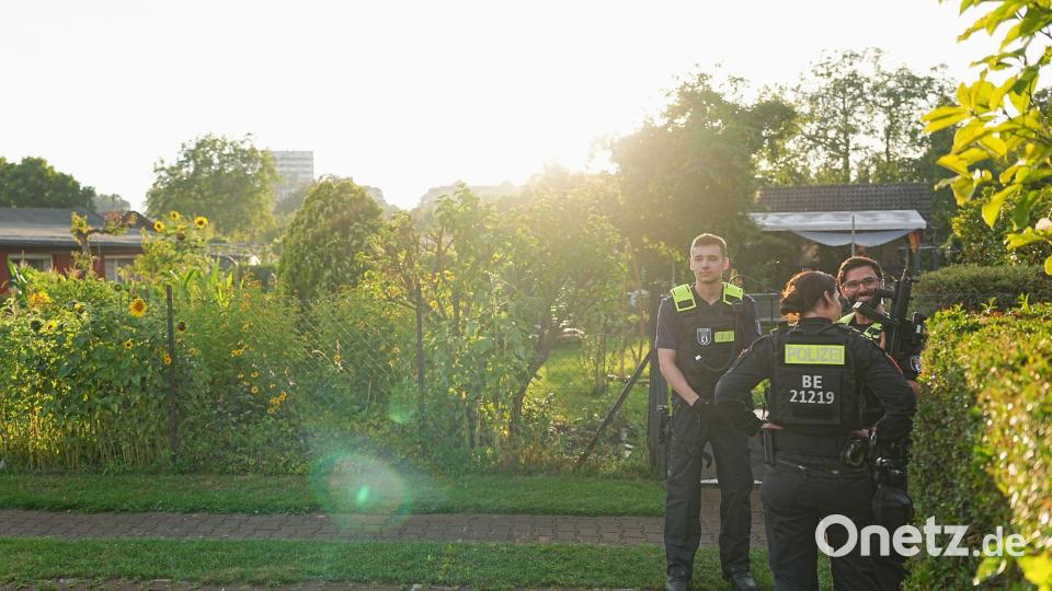 Am frühen Abend wollte die Polizei den Tatverdächtigen in einer Kleingartenanlage stellen - dabei starb der Mann. Bild: Michael Kappeler/dpa