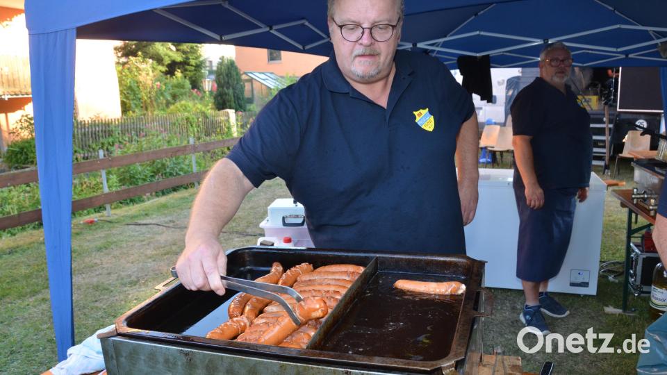 "Moro" von den Promillos brutzelte Currywürste. Bild: Elisabeth Dobmayer