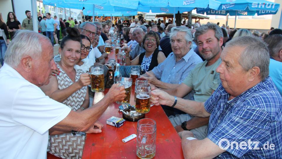 An allen Tischen herrschte gute Laune. Bild: Konrad Rosner