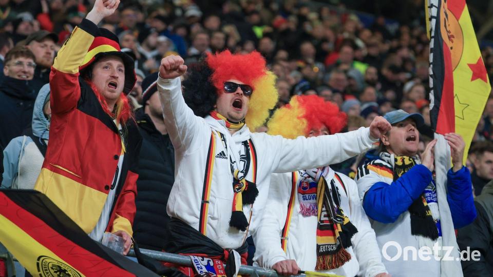 Der Fußball lebt von den Fans, sagt Bundestrainer Julian Nagelsmann. Archivbild: Jan Woitas/dpa