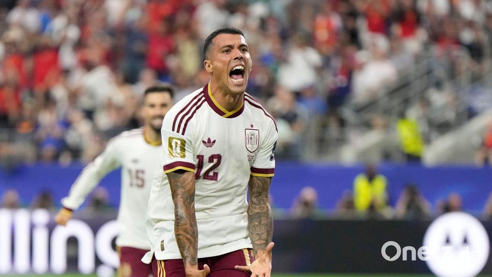 Der Spanier Pedro Porro sorgte mit seinem Treffer zum 2:0 für die Entscheidung gegen Frankreich. Bild: Ashley Landis/AP/dpa