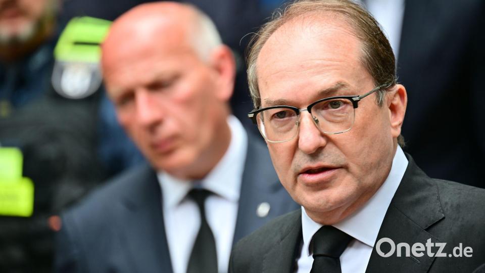 Allein auf Deradikalisierung zu setzen, „wäre sicherlich naiv“, sagt Innenminister Dobrindt. Bild: Sebastian Gollnow/dpa