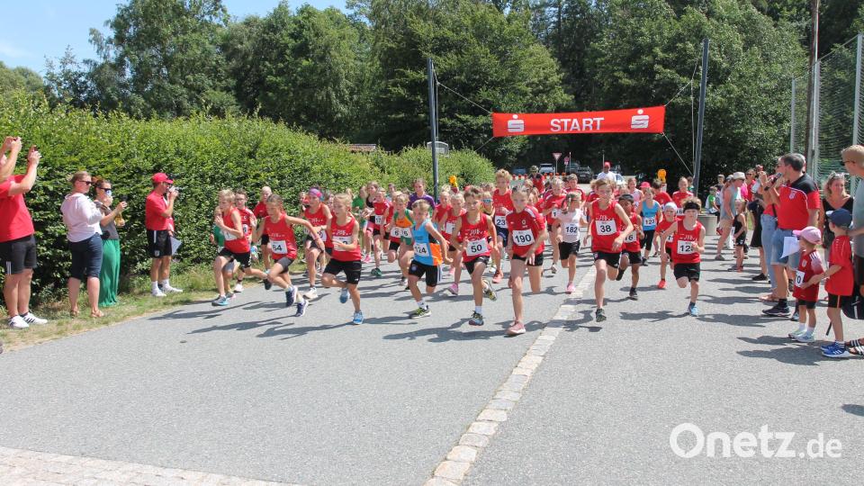 Auch die Kinder gehen mit großem Eifer an den Start. Bild: Josef Pilfusek