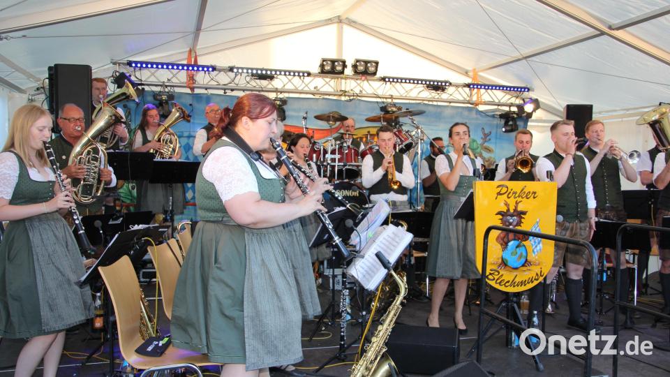 Die Pirker "Blechmusi" sorgte für eine tolle Bürgerfeststimmung. Bild: Konrad Rosner