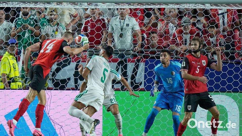Fußball, Männer: WM 2026, Algerien - Österreich, Vorrunde, Gruppe J, 3. Spieltag, Kansas-City, Österreichs Sasa Kalajdzic (l) erzielt das Tor zum 3:3. Bild: Charlie Riedel/AP/dpa