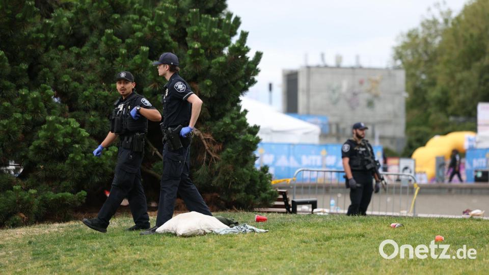 Bewaffnete Einsatzkräfte rückten zum Seattle Center aus. Bild: Nick Wagner/The Seattle Times/AP/dpa