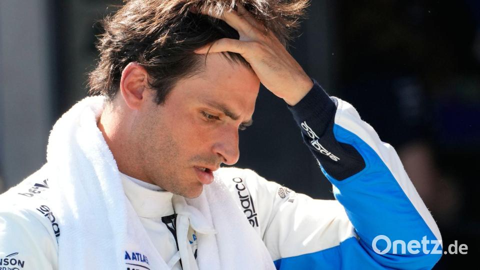 Carlos Sainz ist sicher keiner Schuld bewusst. Bild: Darko Bandic/AP/dpa
