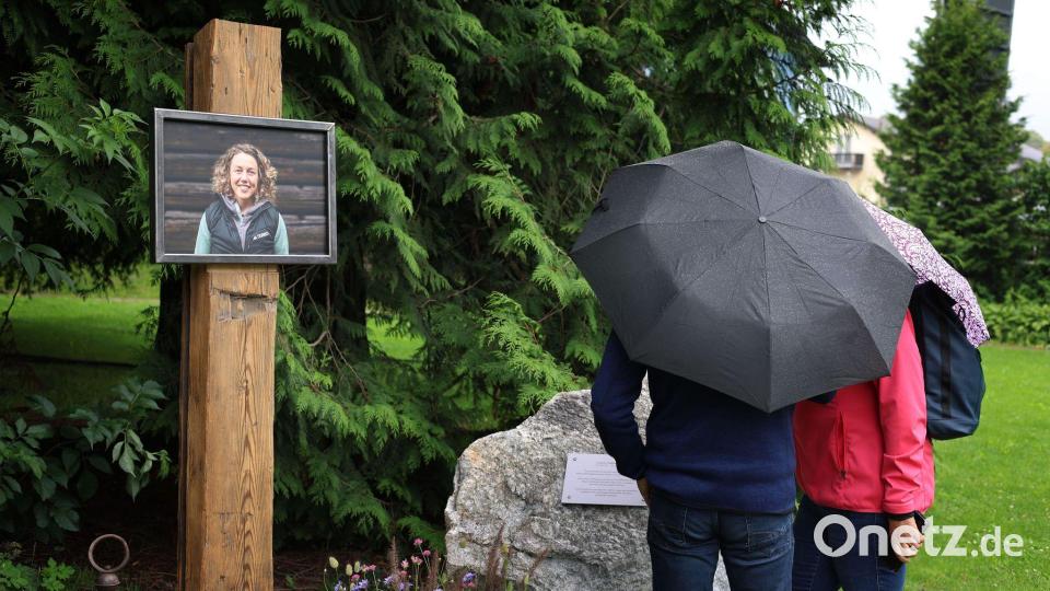 Stilles Gedenken im Laura-Dahlmeier-Park. (Archivbild) Bild: Karl-Josef Hildenbrand/dpa