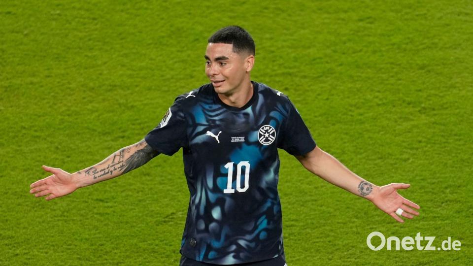 Musste wegen der Regel vom Platz: Miguel Almiron. (Archivbild) Bild: Jeff Chiu/AP/dpa
