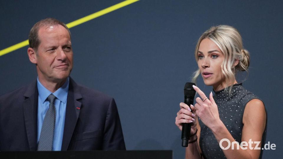 Marion Rousse (r) ist die Direktorin der Tour de France Femmes (Archivbild) Bild: Thibault Camus/AP/dpa