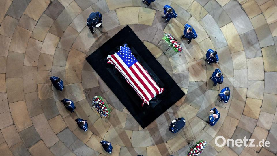 Zu der Trauerfeier von Graham kamen viele wichtige Gäste. Bild: Kenny Holston/Pool The New York Times/AP/dpa