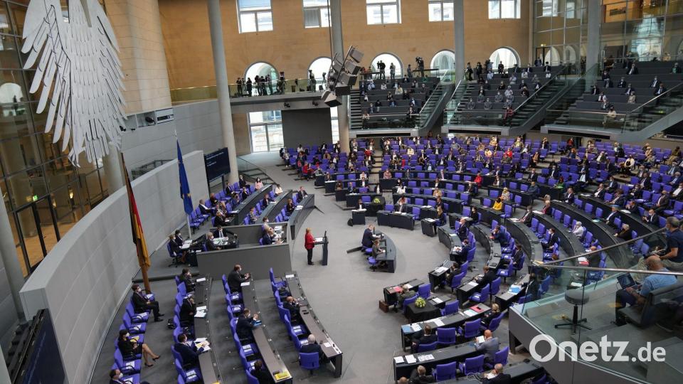 Sondersitzungen in der Sommerpause sind selten - aber nicht ungewöhnlich. (Archivbild) Bild: Kay Nietfeld/dpa