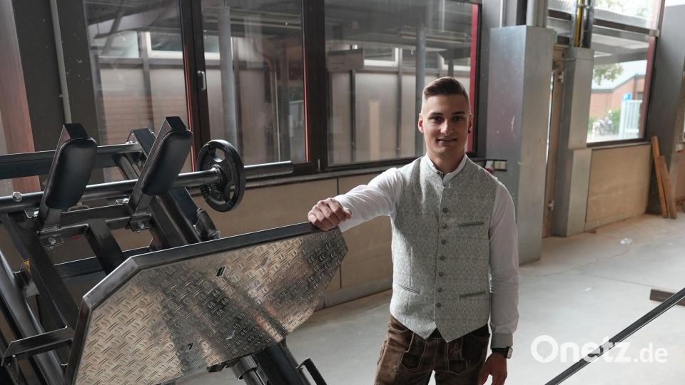 Kursbester Maximilian Stich aus Waldsassen machte eine smart umbaubare Beinpresse zu seinem Meisterstück. Bild: HWK/Bockholt