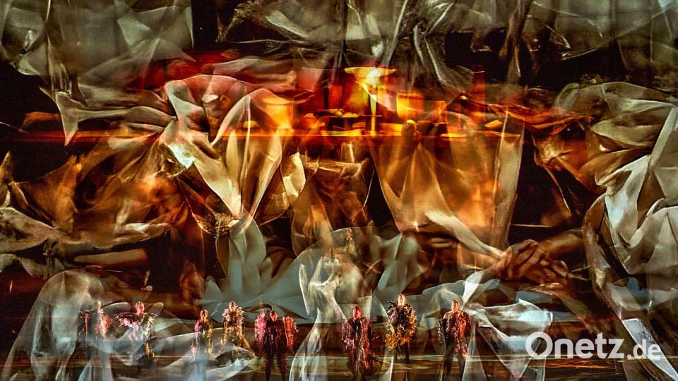 Die Sänger verschwinden hinter den KI-generierten Projektionen. Bild: Enrico Nawrath/Bayreuther Festspiele/dpa