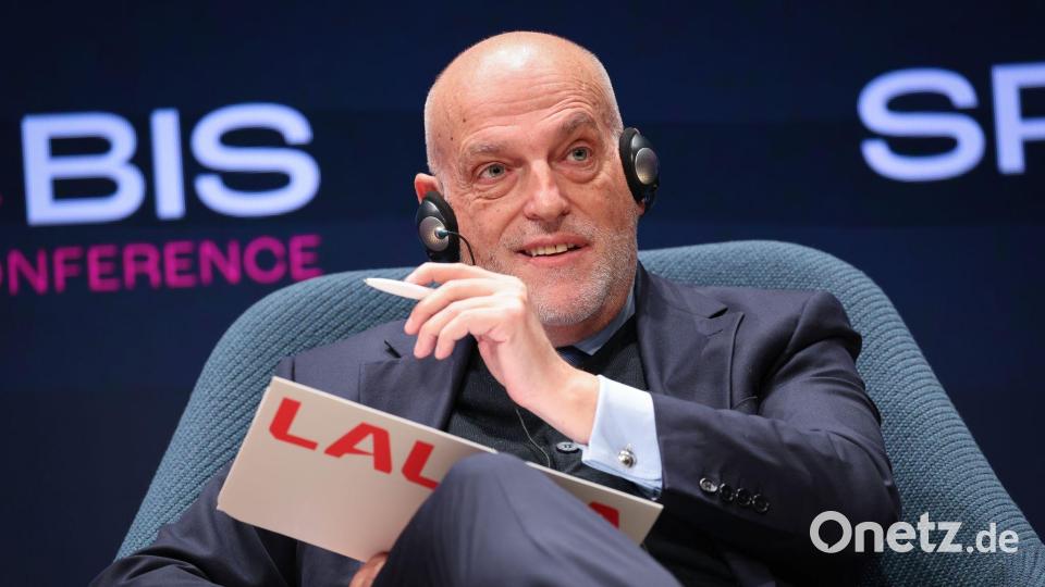 Tebas fordert von Infantino mehr Transparenz. (Archivbild) Bild: Christian Charisius/dpa