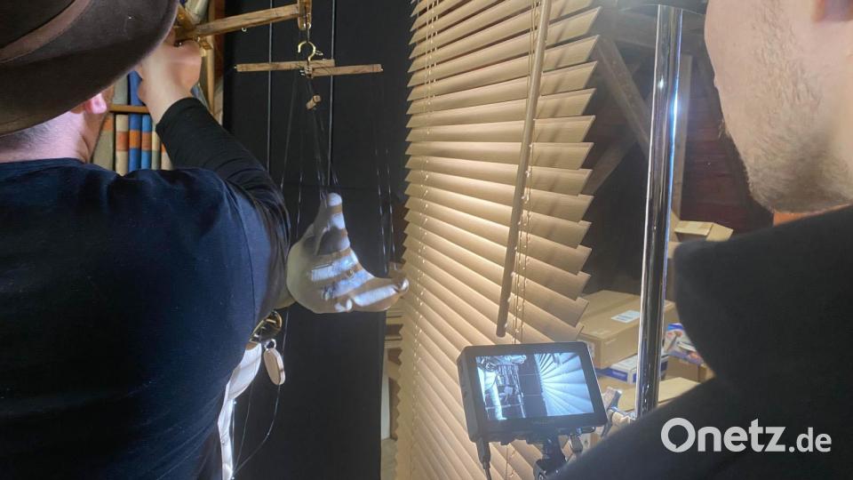 Behind the Scenes: Mit einer Marionette als Hauptfigur zu drehen war sowohl für Puppenspieler Michael Pöllmann als auch für Bewegterblick eine ganz neue Erfahung. Bild: Cindy Michel