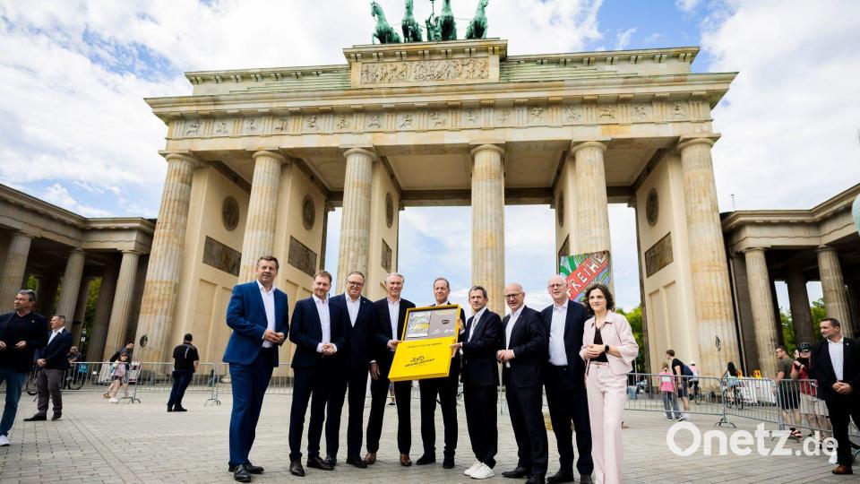 Die Bewerbung um den Grand Départ 2029 wurde in Berlin übergeben. Bild: Christoph Soeder/dpa
