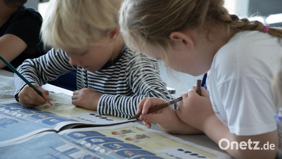 Grundschüler zeigten große Begeisterung für Zeitungsprodukte von Oberpfalz-Medien. Bild: Lea Zirkelbach