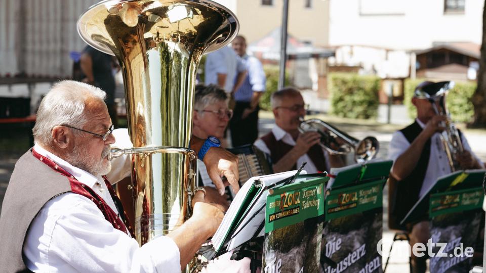 Die Heusterz-Musikanten sorgten am Nachmittag für musikalische Unterhaltung. Bild: Simone Reger