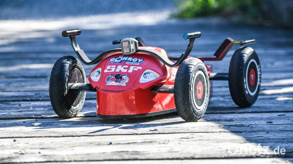 Das Bobby-Car wurde modifiziert. Bild: Jason Tschepljakow/dpa