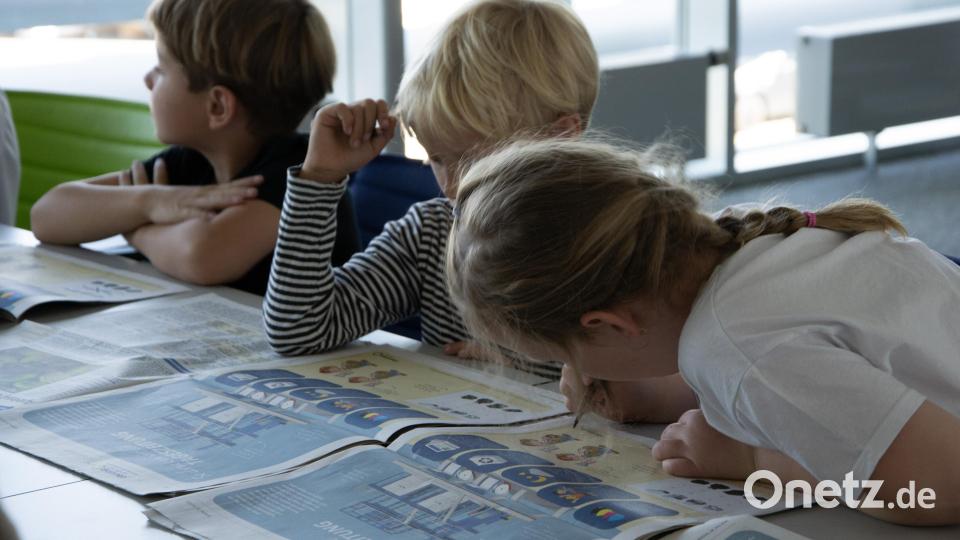 Grundschüler zeigten große Begeisterung für Zeitungsprodukte von Oberpfalz-Medien. Bild: Lea Zirkelbach