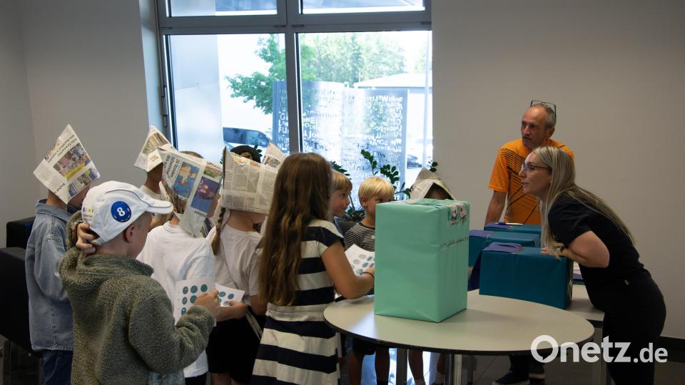 Grundschüler zeigten große Begeisterung für Zeitungsprodukte von Oberpfalz-Medien. Bild: Lea Zirkelbach