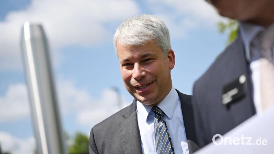 Der neue Verkehrsminister Steffen Bilger wird sich um die Deutsche Bahn kümmern müssen. (Archivbild) Bild: Marijan Murat/dpa
