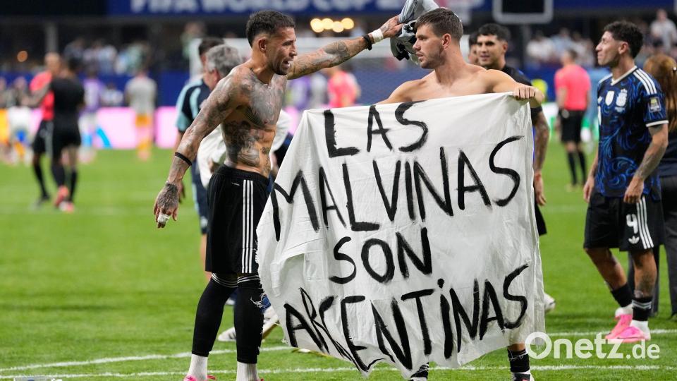 Ein Banner zum Falkland-Krieg sorgte nach dem Halbfinalsieg Argentiniens für Empörung bei Verlierer England. (Archivbild) Bild: Rebecca Blackwell/AP/dpa