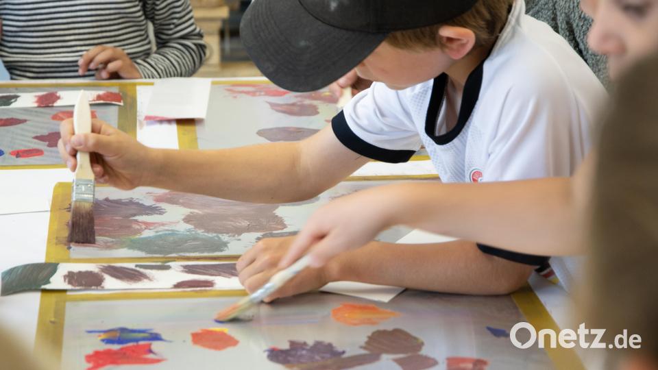 Grundschüler zeigten große Begeisterung für Zeitungsprodukte von Oberpfalz-Medien. Bild: Lea Zirkelbach