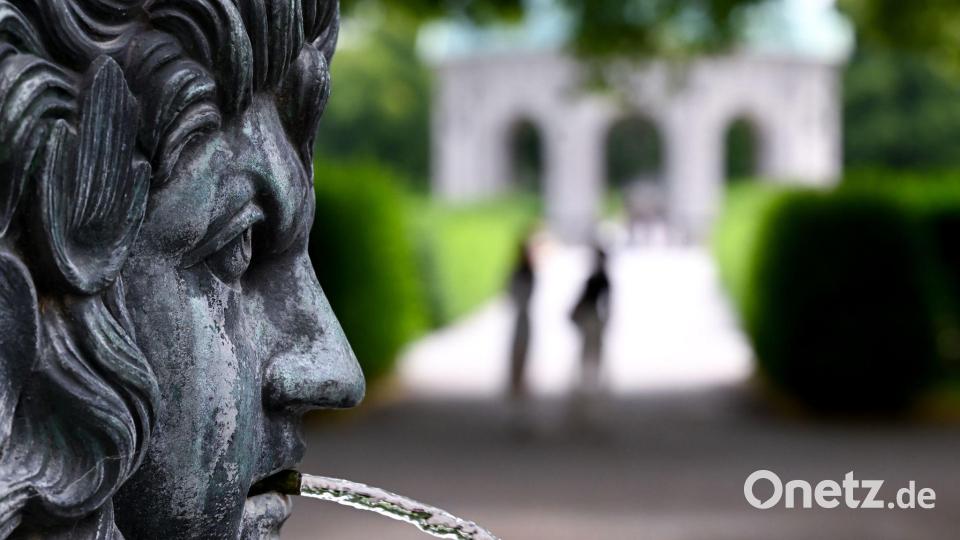 In München sollen Brunnen wieder sprudeln - aber sparsamer. (Illustration) Bild: Sven Hoppe/dpa