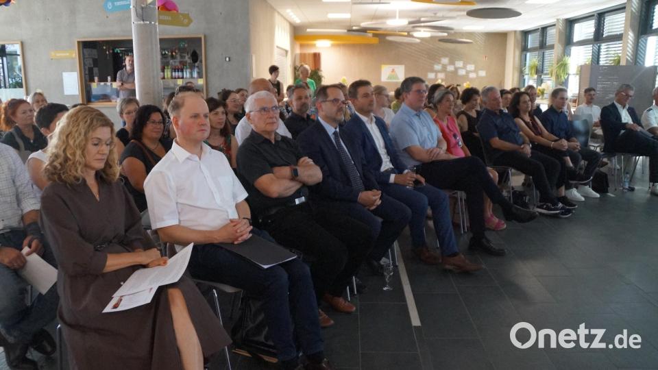 Viele Ehrengäste und Wegbegleiter nahmen an der offiziellen Verabschiedung von Rektorin Sabine Bauer teil. Bild: Elfriede Weiß