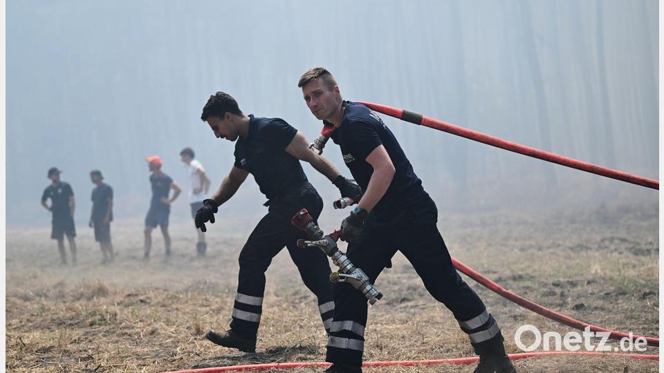 Die Feuerwehrleute in Frankreich sind bis zur vollkommenen Erschöpfung im Einsatz. Bild: Emma Da Silva/AP/dpa
