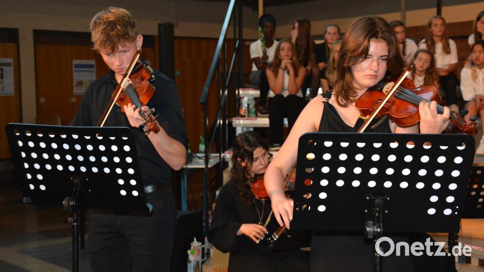 Die Solisten Quentin Kukla (links) und Daria Vorotnikova begeisterten das Publikum. Bild: Josef Rosner