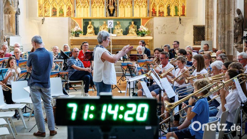 Damit tatsächlich 72 Stunden Posaunenmusik am Stück erklingen kann, ist der Ablauf genau durch choreografiert. Bild: Daniel Karmann/dpa