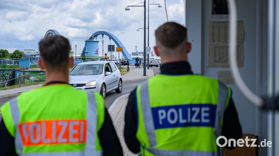 Bundesinnenminister Alexander Dobrindt lässt alle deutschen Außengrenzen an festen Punkten kontrollieren. (Archivbild) Bild: Patrick Pleul/dpa