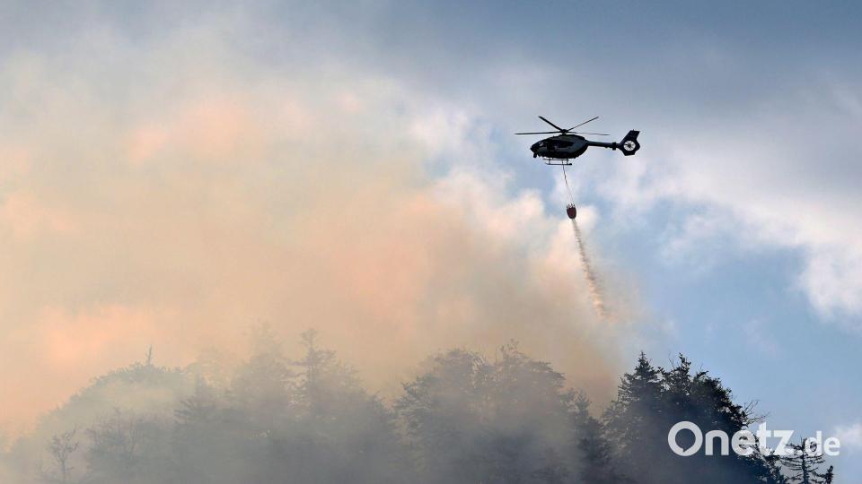 In den Chiemgauer Alpen brennt der Wald am Berg. Bild: Uwe Lein/dpa