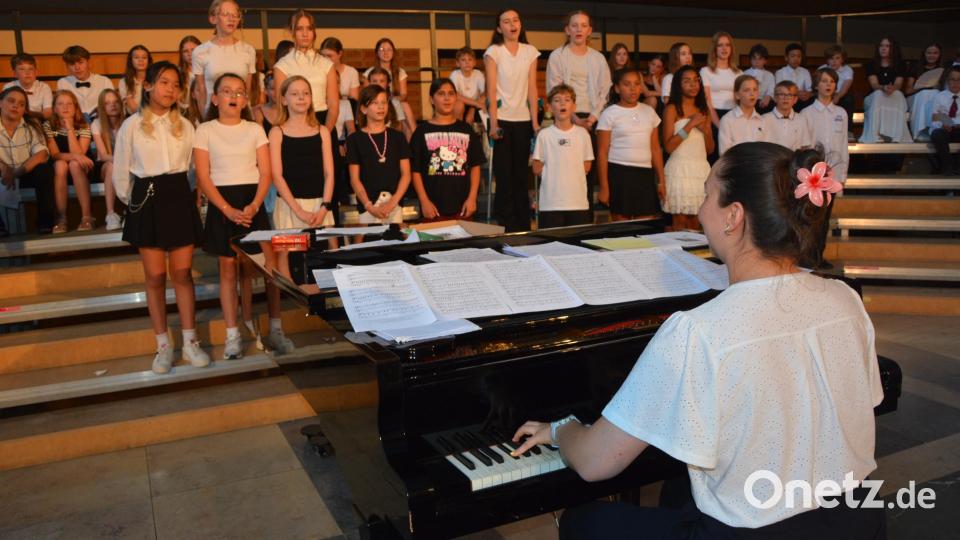 Auch für die Chorklasse unter Leitung von Lisa Hittinger gab es viel Applaus. Bild: Josef Rosner