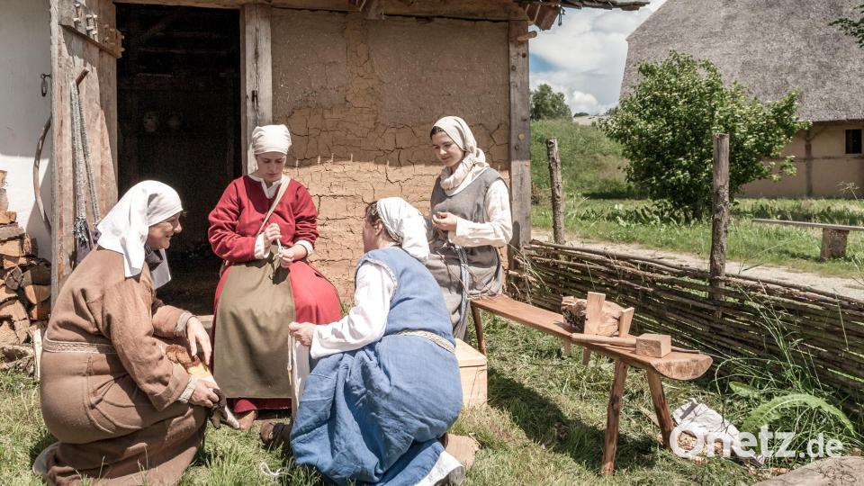 Im Geschichtspark Bärnau kannst du sehen, wie die Menschen im Mittelalter gelebt haben. Bild: Geschichtspark Bärnau