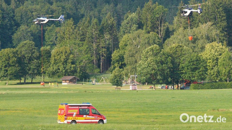 Rund 200 Einsatzkräfte versuchen, den Brand zu löschen. Bild: Uwe Lein/dpa