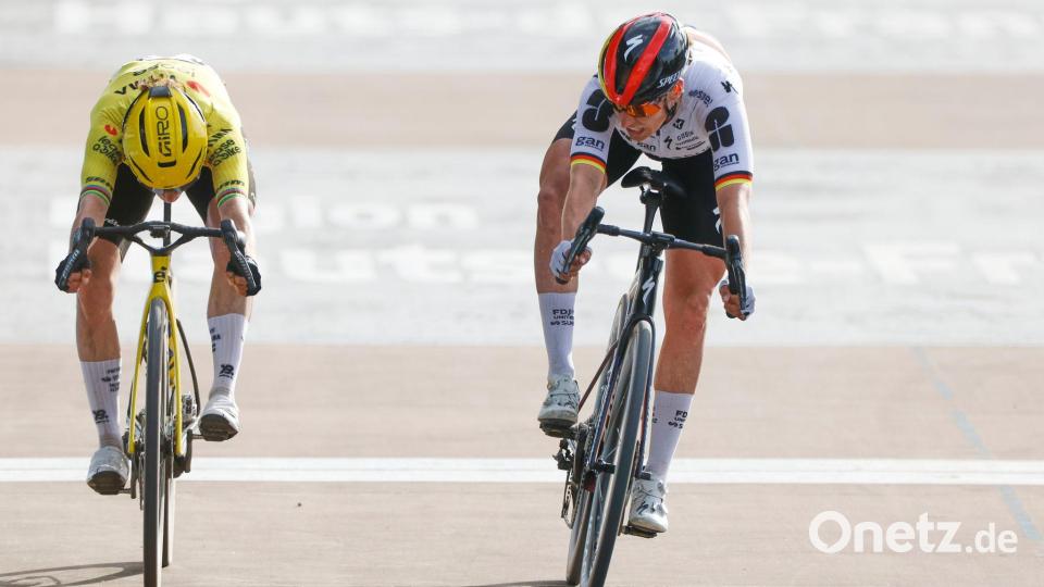 Im Sprint besiegte Franziska Koch die Niederländerin Marianne Vos. (Archivbild) Bild: Jean-Francois Badias/AP/dpa